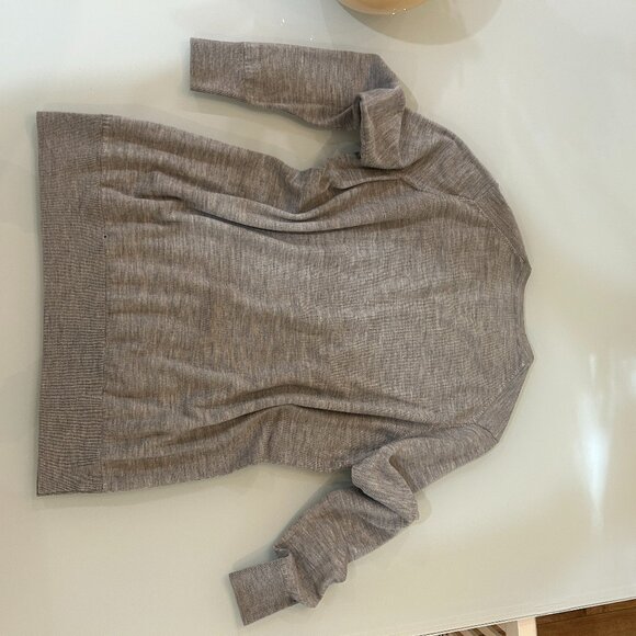 COS V- neck fine knitted merino wool sweater. - Picture 4 of 9